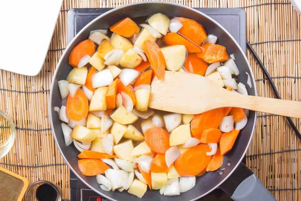How to Make Japanese Curry - Simmering