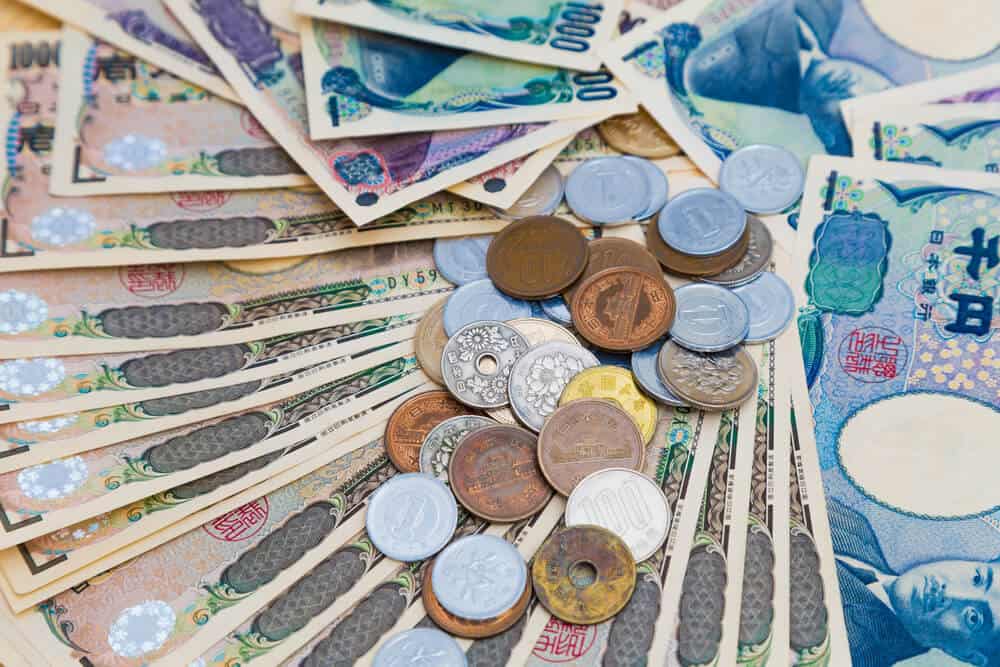 Best Time to Visit Japan - Japanese Money Yen