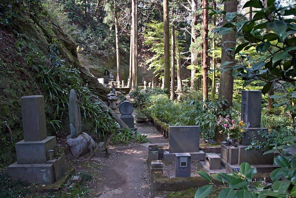 Shokozan Tokeiji Temple Graveyard