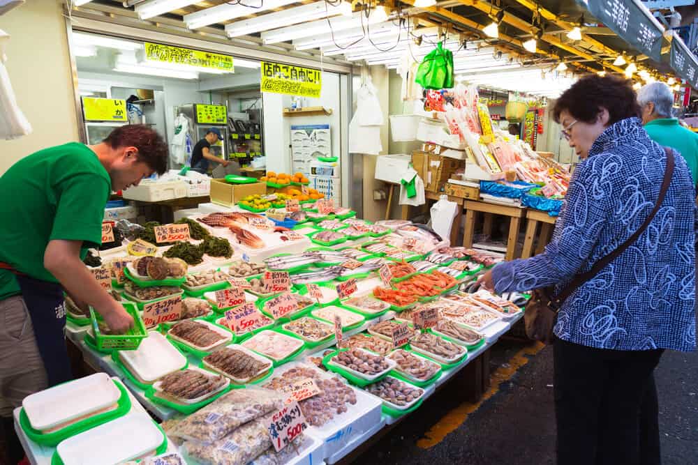 Tsukiji Fish Market - Selling Seafood
