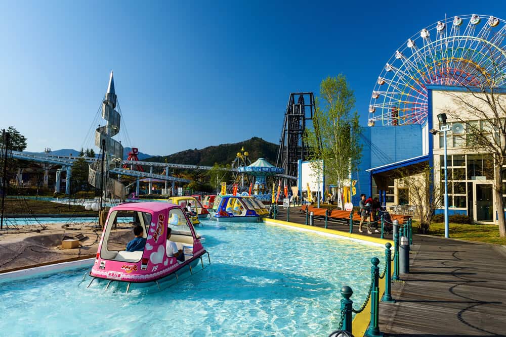 Fuji-Q Highland - Pool and Ferris Wheel