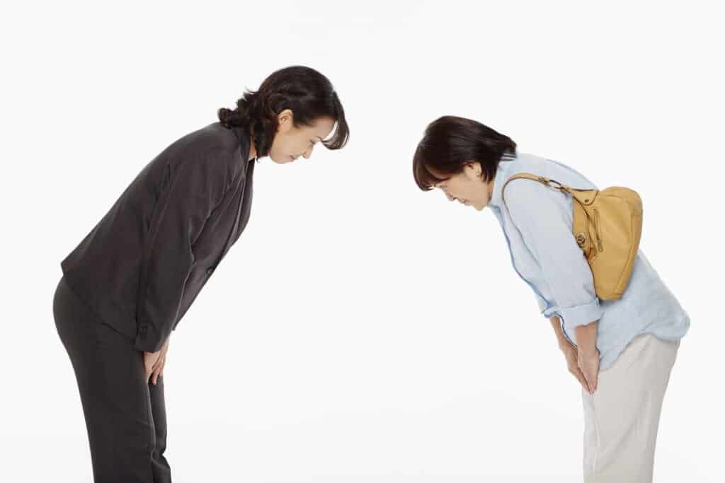 Meeting People in Japan - Polite Bowing