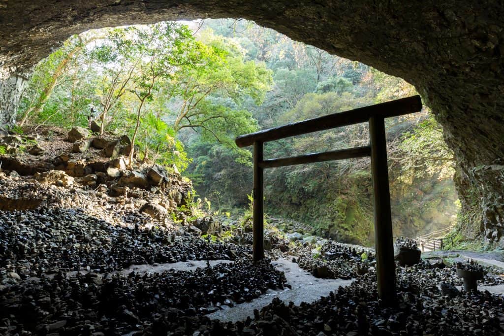 Amano Yasukawara (天安河原) Cave Shrine